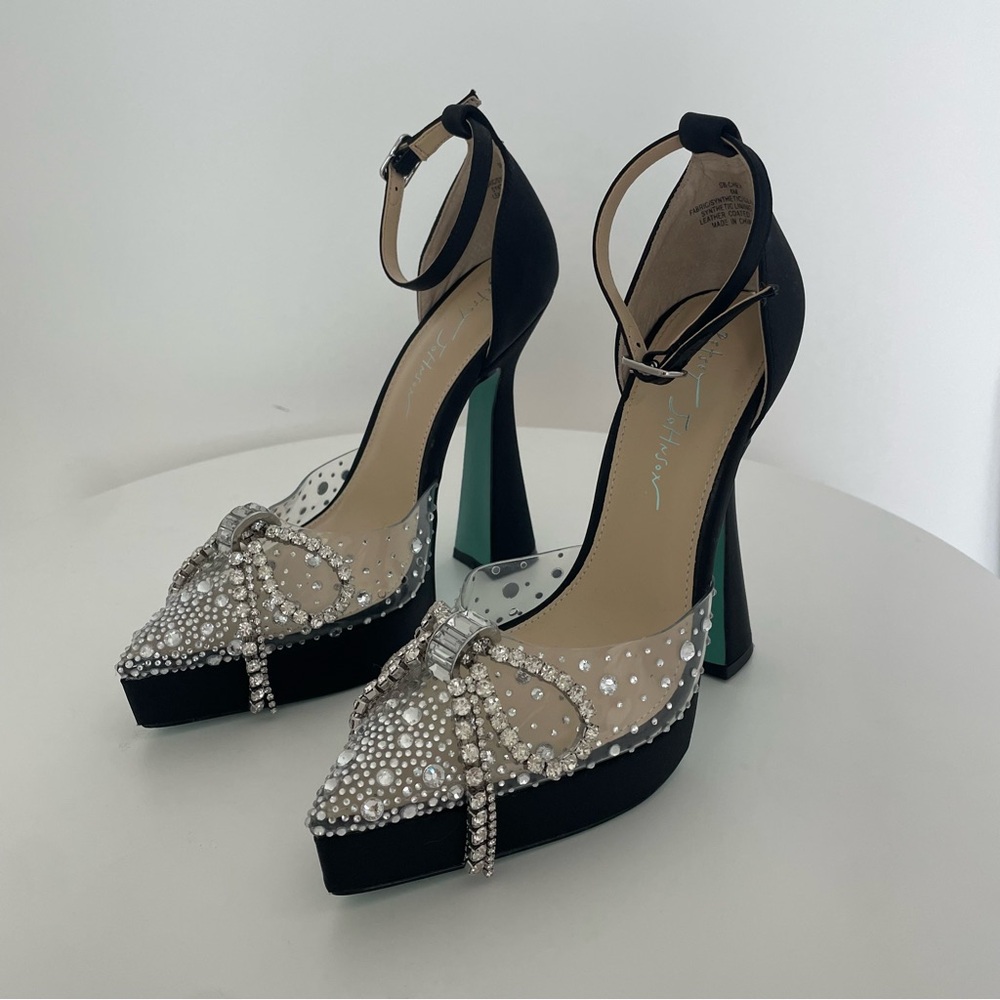 Betsey johnson bow heels